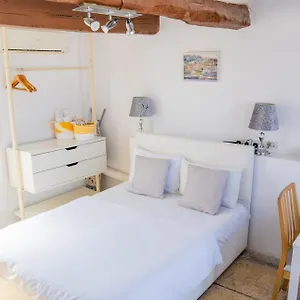 skyline-valletta-boutique-living-studio-apartment.hotelssaintjulians.com/